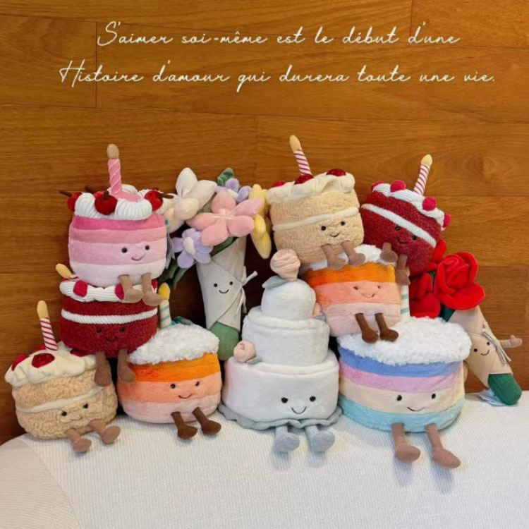 Peluche imitation gâteau à la crème avec pattes
